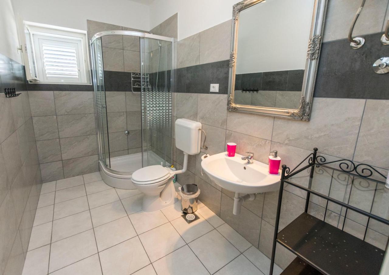 Apartments Zmika พรีมอชเตน ภายนอก รูปภาพ
