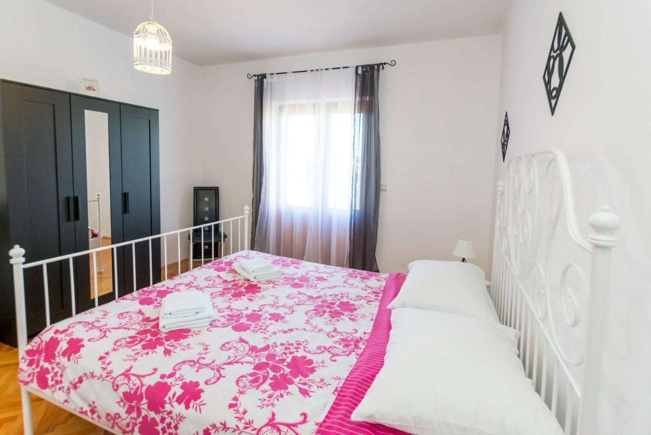 Apartments Zmika พรีมอชเตน ภายนอก รูปภาพ